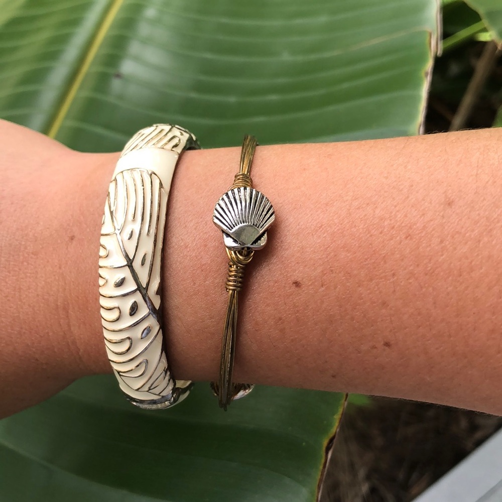 Bundle of two bangle bracelets